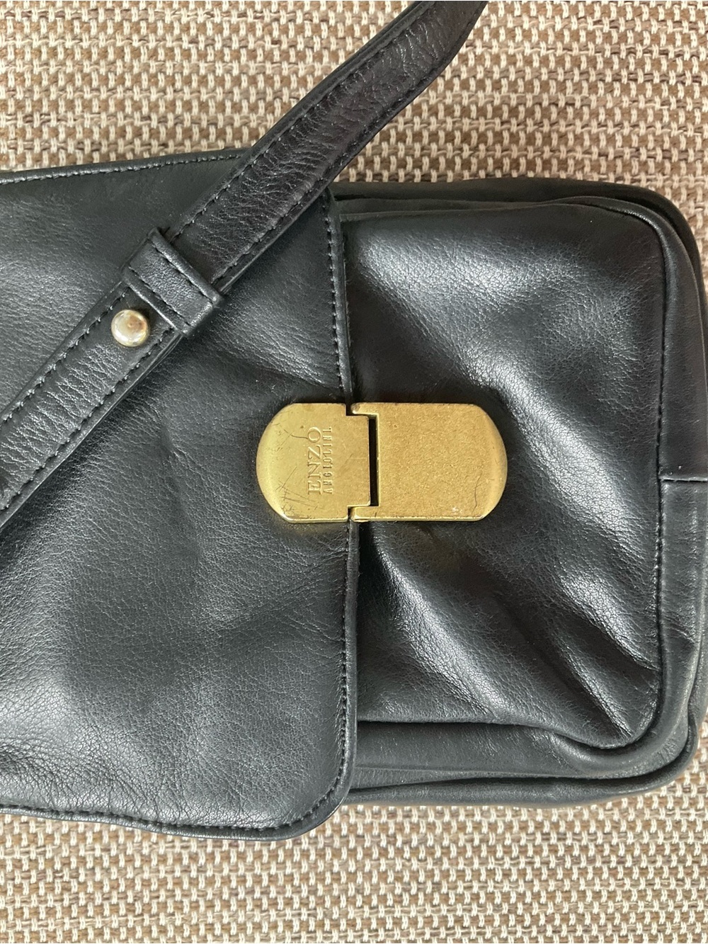 Black leather Enzo Angiolini crossbody - Picture 3 of 11
